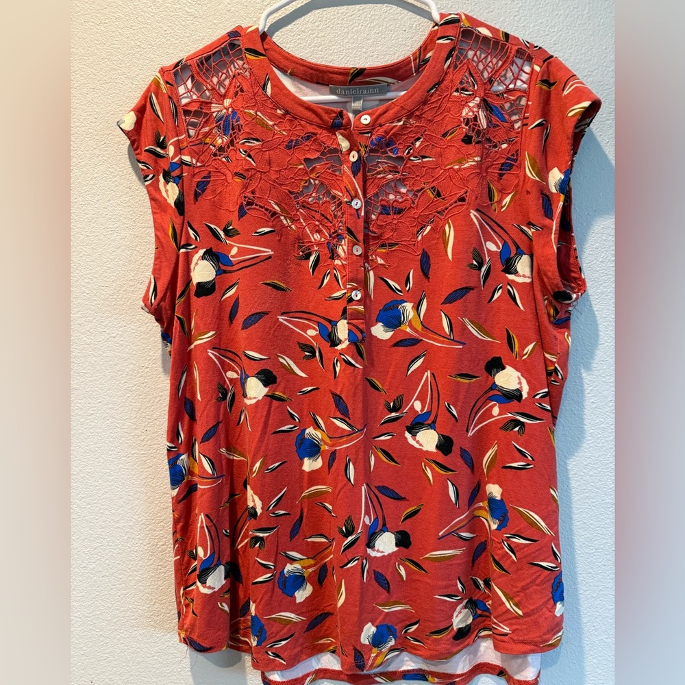 Daniel Rainn Tee Shirt Floral Partial Button Crochet Lace Womens XL